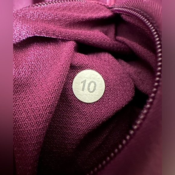 Lululemon RETRO 10 Deep Merlot Quarter 1/4 Zip Ruched Back Convertible Mittens - Picture 6 of 12